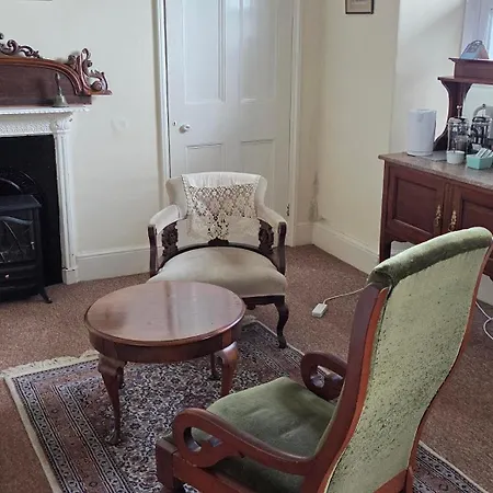 Huge Double In Victorian House Bed & Breakfast Kendal