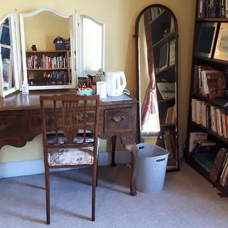 Huge Double In Victorian House Bed and Breakfast Κένταλ