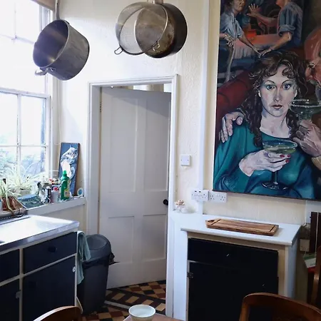 Bed and Breakfast Huge Double In Victorian House