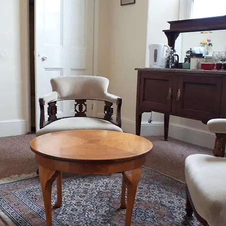 Huge Double In Victorian House Bed and Breakfast