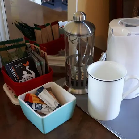 Huge Double In Victorian House Couette-café *