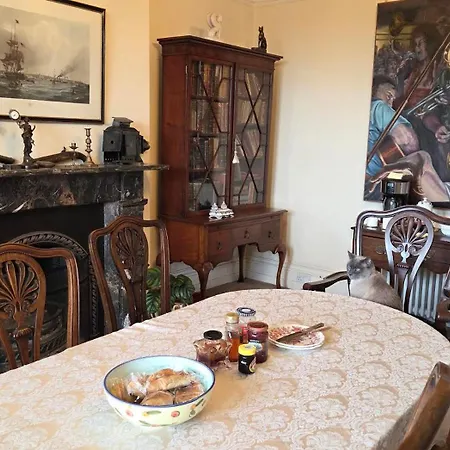 Huge Double In Victorian House Couette-café Kendal